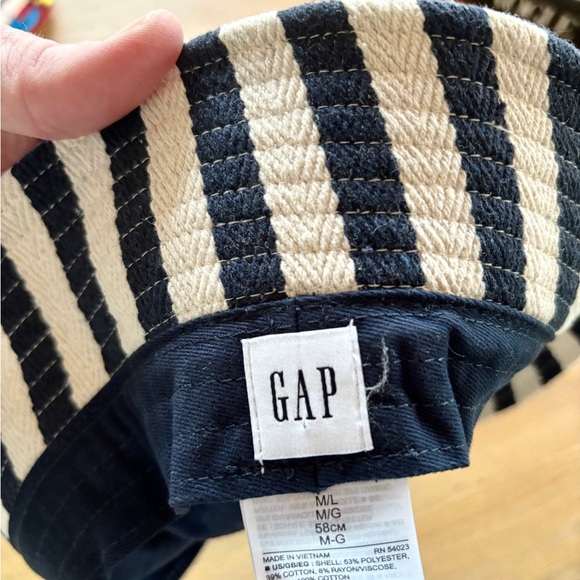 Black and white stripe bucket hat - Picture 3 of 5